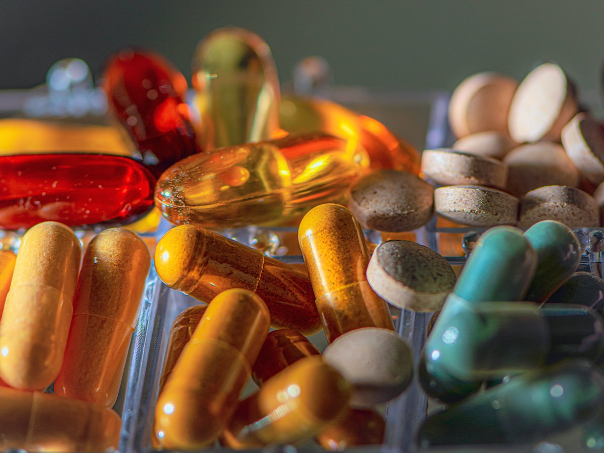 Interações Medicamentosas na Odontologia “Um Risco Silencioso que Todo Paciente Deve&nbsp;Conhecer”